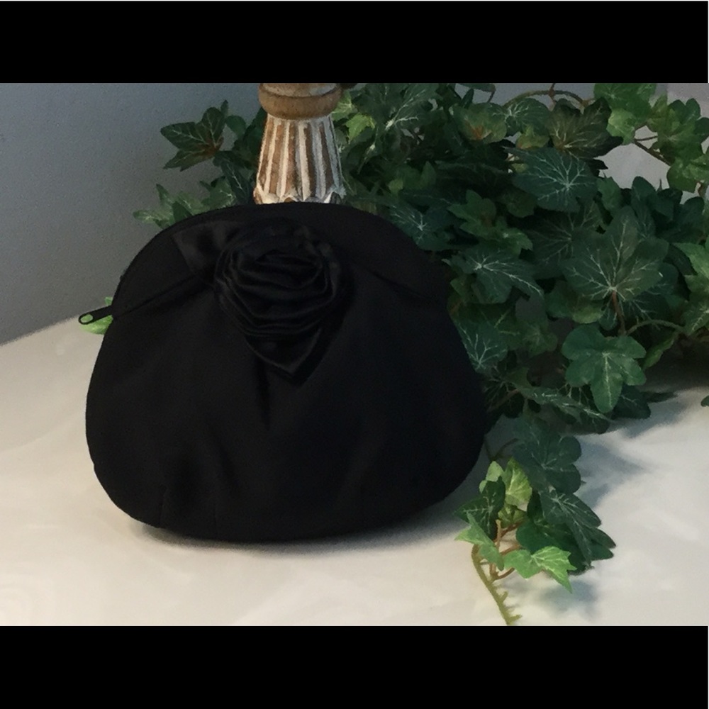 Round shape evening bag